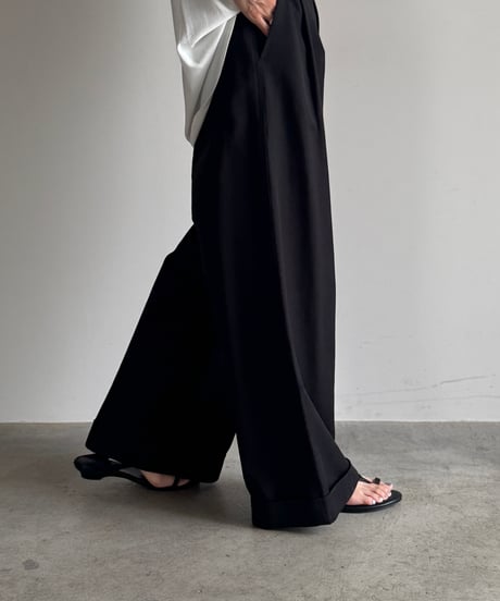 LINE STRAP SANDAL
