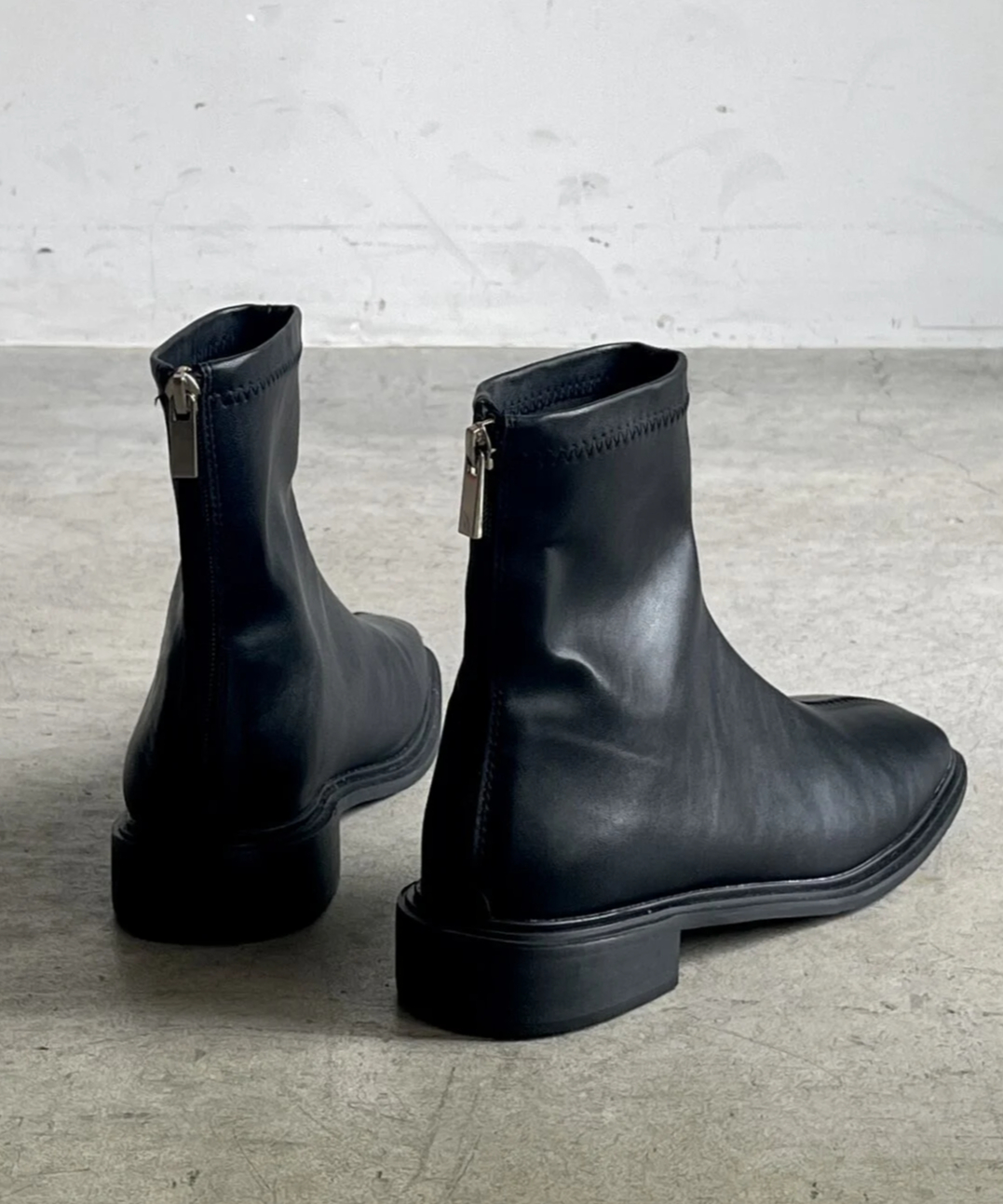 CENTER STITCH SQUARE TOE BOOTS | JISTORY