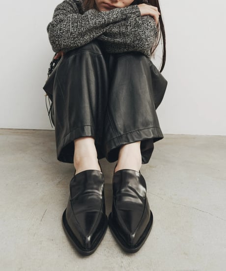 LEATHER POINTED TOE LOAFER / 2color