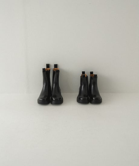 SIDE GORE CHELSEA BOOTS long