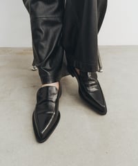 LEATHER POINTED TOE LOAFER / 2color