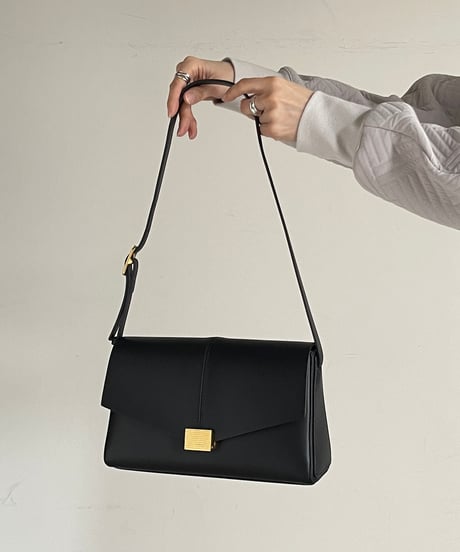 CENTER STITCH CLASSIC SHOULDER BAG