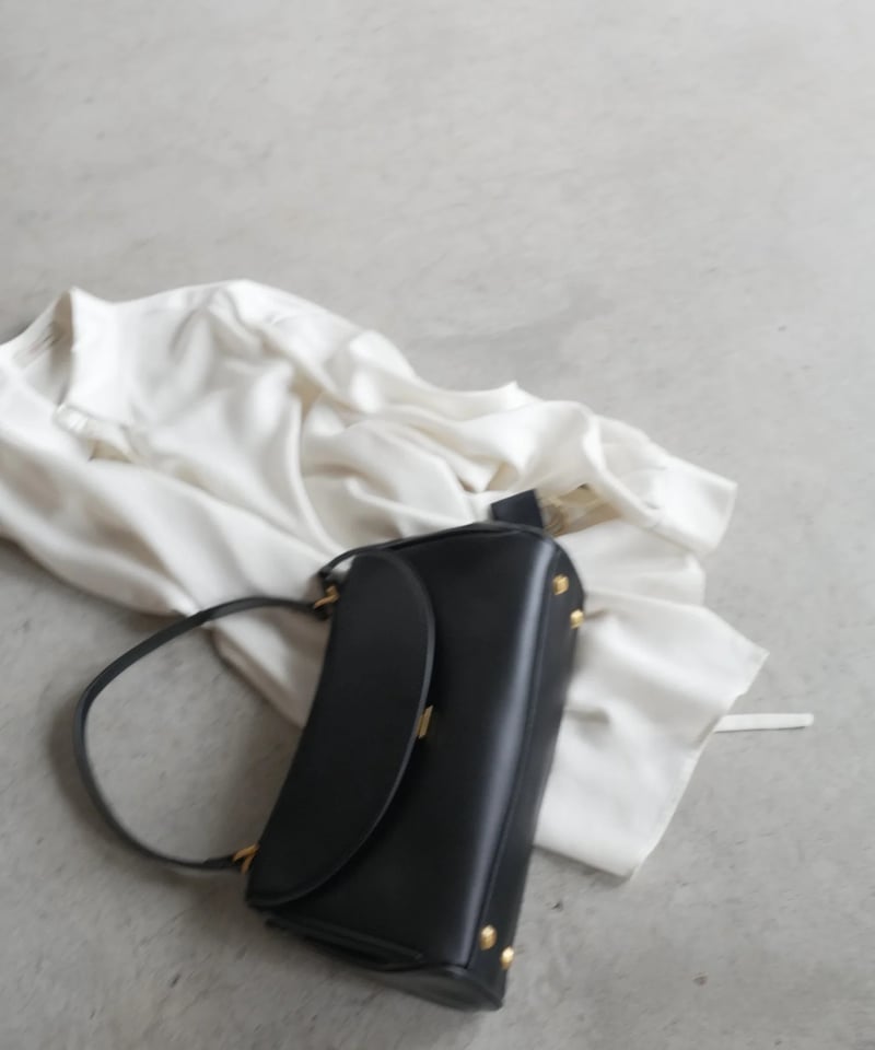 JISTORY GRAIN LEATHER FLAP BAG 黒 JISTORY GRAIN LEATHER FLAP BAG 黒