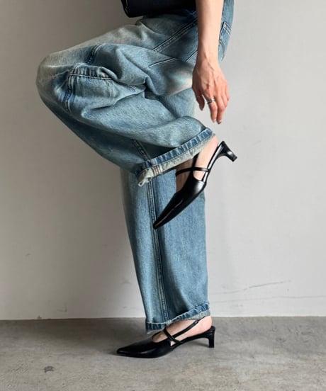 SLENDER STRAP PUMPS