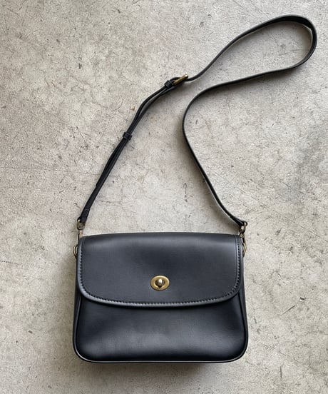 TURN LOCK SQUARE SHOULDER BAG