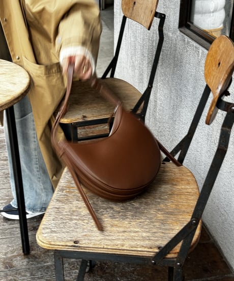 HALF MOON LEATHER SHOULDER BAG / 2color