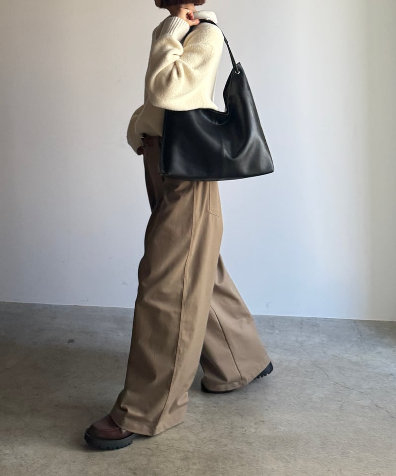 TRIANGLE LEATHER TOTE BAG | JISTORY
