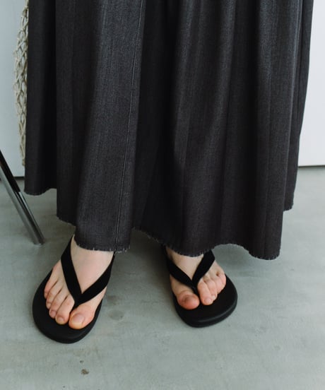 LEATHER THONG SANDALS