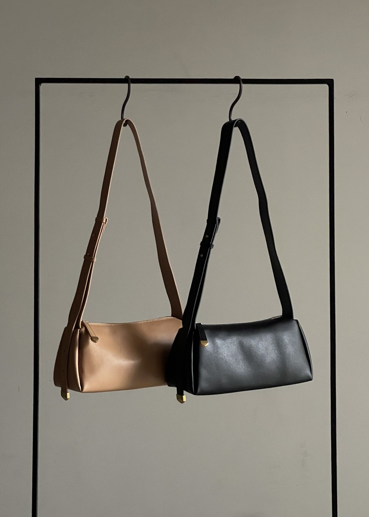LEATHER ONE SHOULDER BAG / 2colors | JISTORY