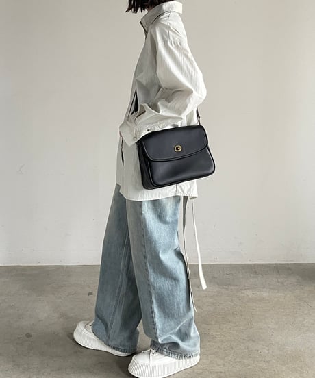 TURN LOCK SQUARE SHOULDER BAG