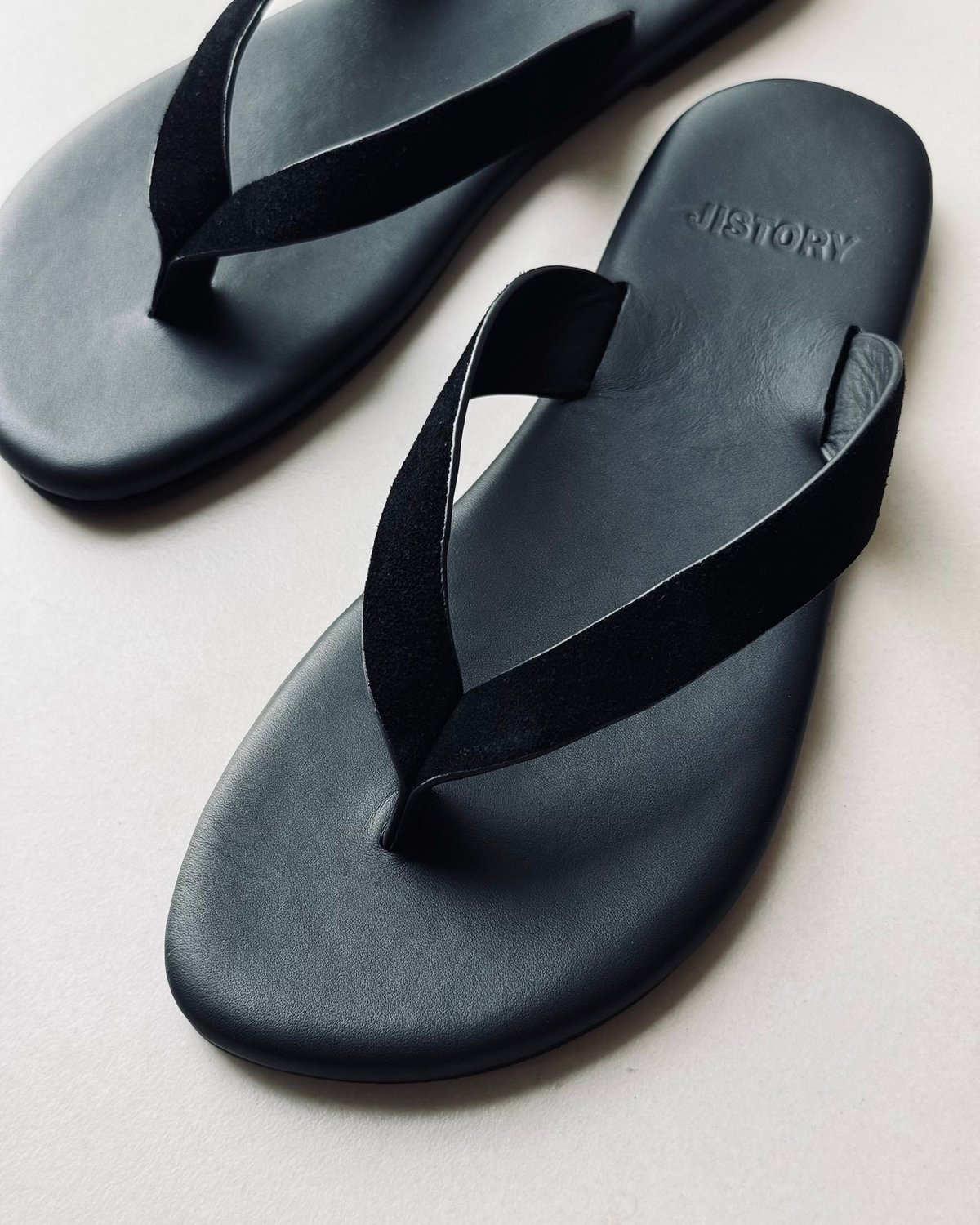 LEATHER THONG SANDALS | JISTORY