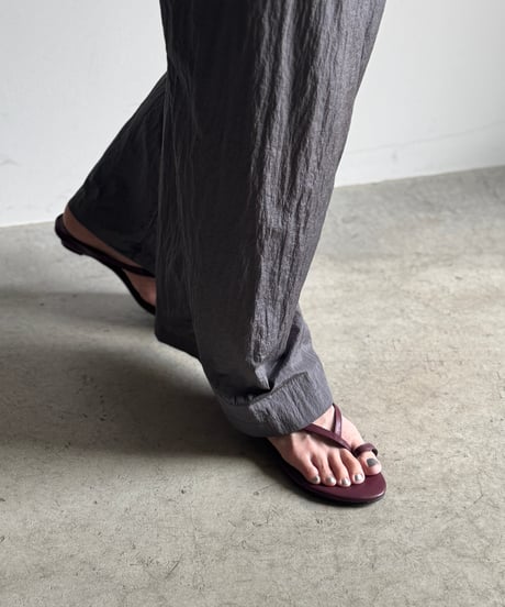 LINE STRAP SANDAL