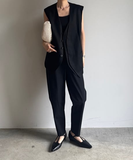 T-STRAP LOW HEEL SHOES