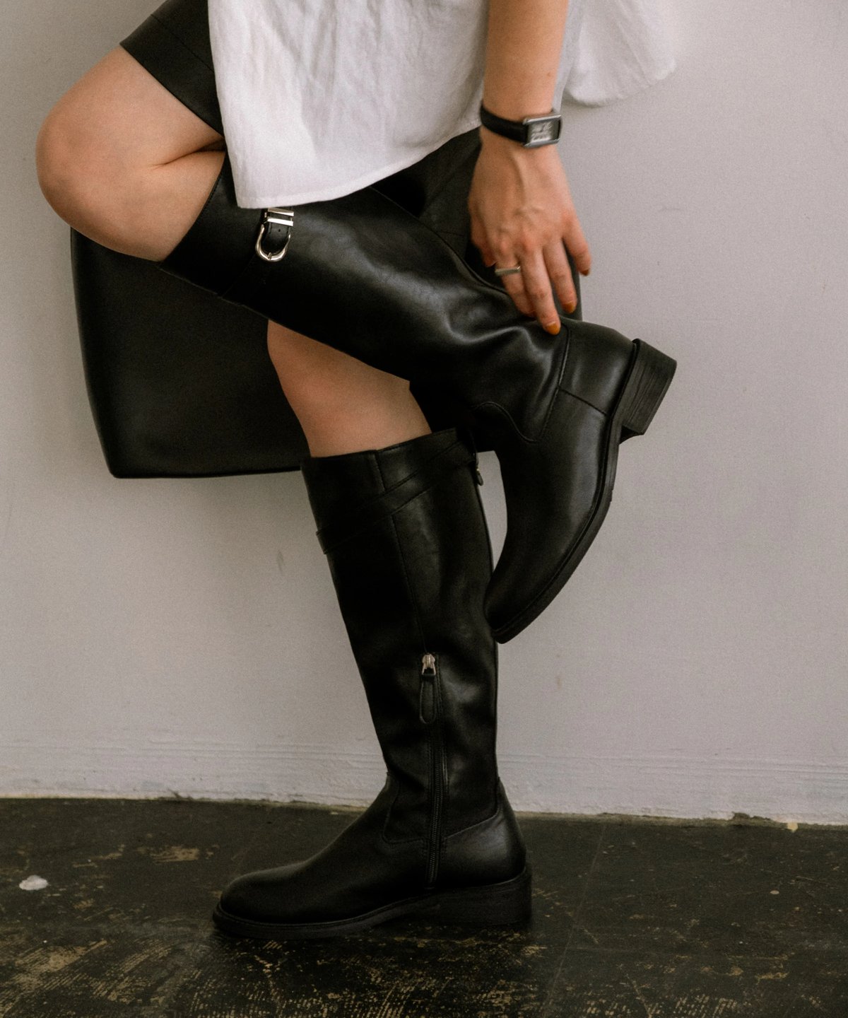 yilon Strap belt long bootsブラック LEATHER BELT LONG BOOTS | JISTORY