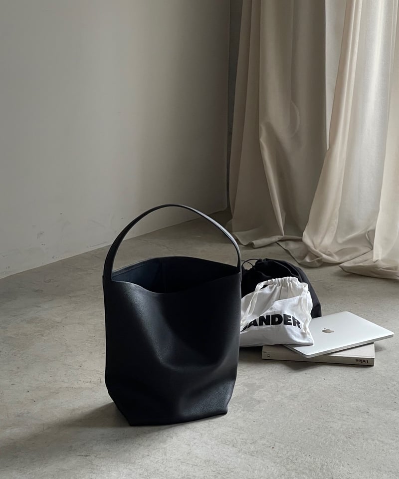 ONE HANDLE SHOULDER BAG【black:12月中旬〜下旬お届け予定】 |