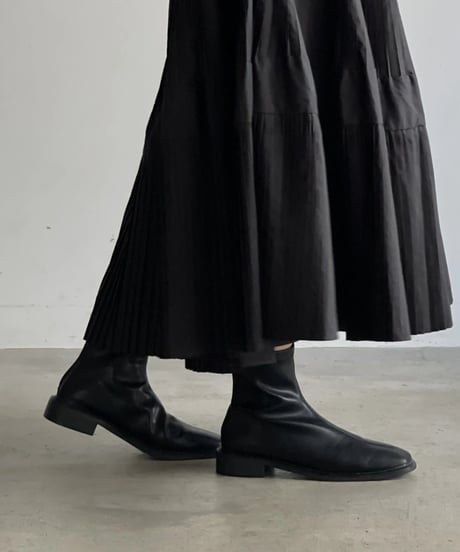 CENTER STITCH SQUARE TOE BOOTS
