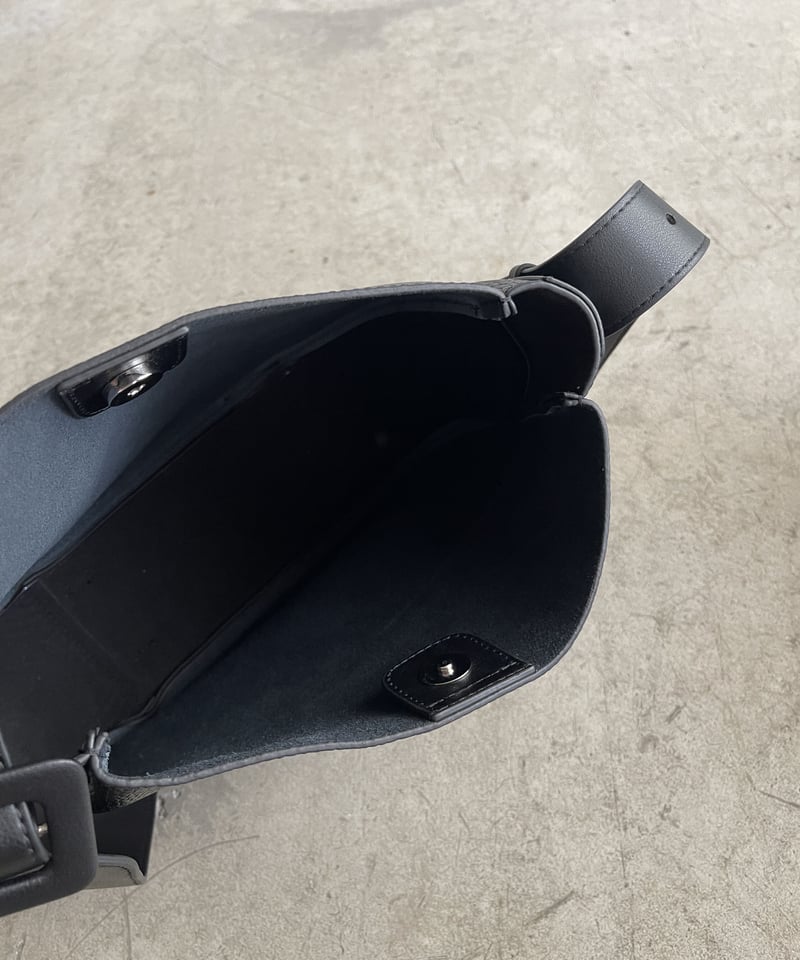 ROUND LEATHER SHOULDER BAG / 2color | JISTORY