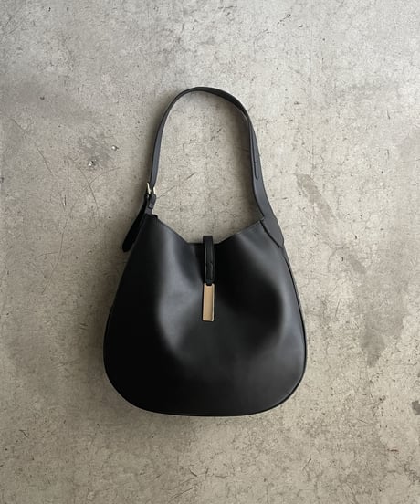 CLAMS SHOULDER BAG