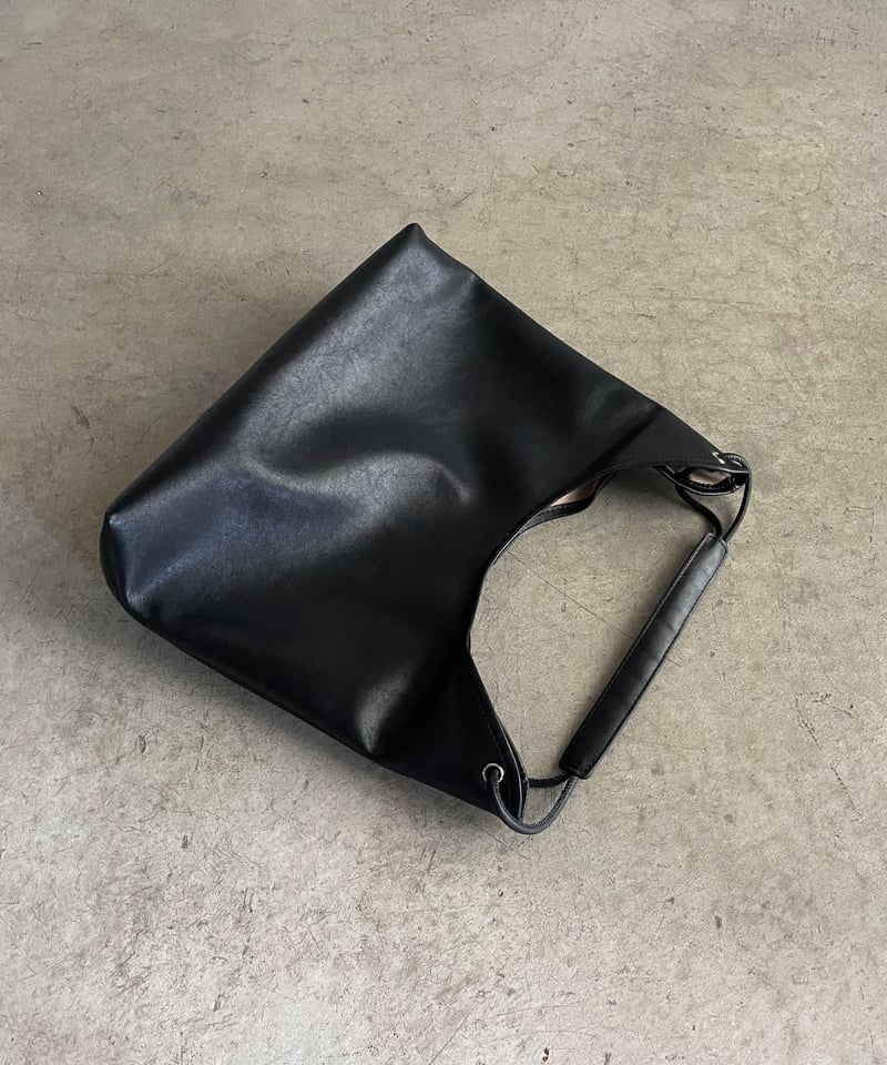 バッグ iirot Triangle Leather Pouch_Black Prada Black Leather Triangle Mini Pouch Crossbody Clutch Bag