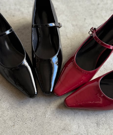 GLOSS HEEL MARY PUMPS