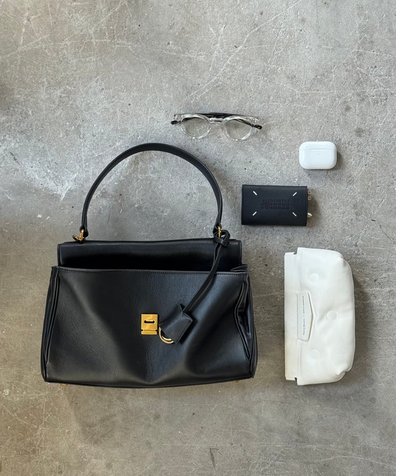 JISTORY GRAIN LEATHER FLAP BAG 黒 GRAIN LEATHER FLAP BAG / 2color | JISTORY