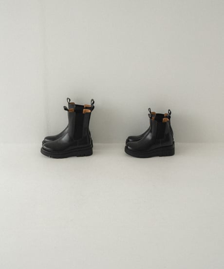 SIDE GORE CHELSEA BOOTS long