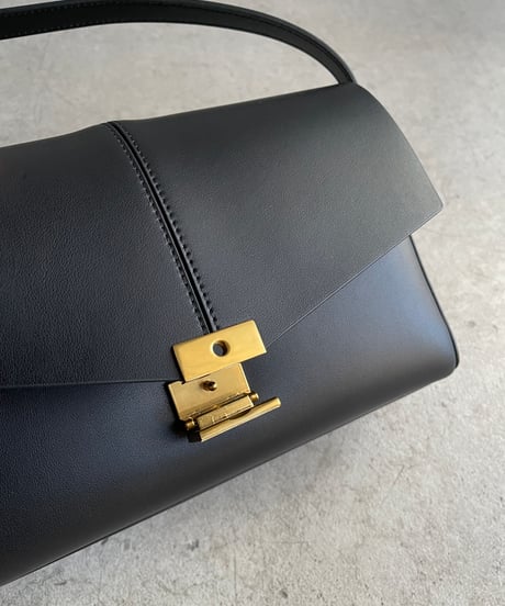CENTER STITCH CLASSIC SHOULDER BAG