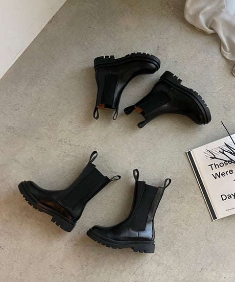 SIDE GORE CHELSEA BOOTS middle