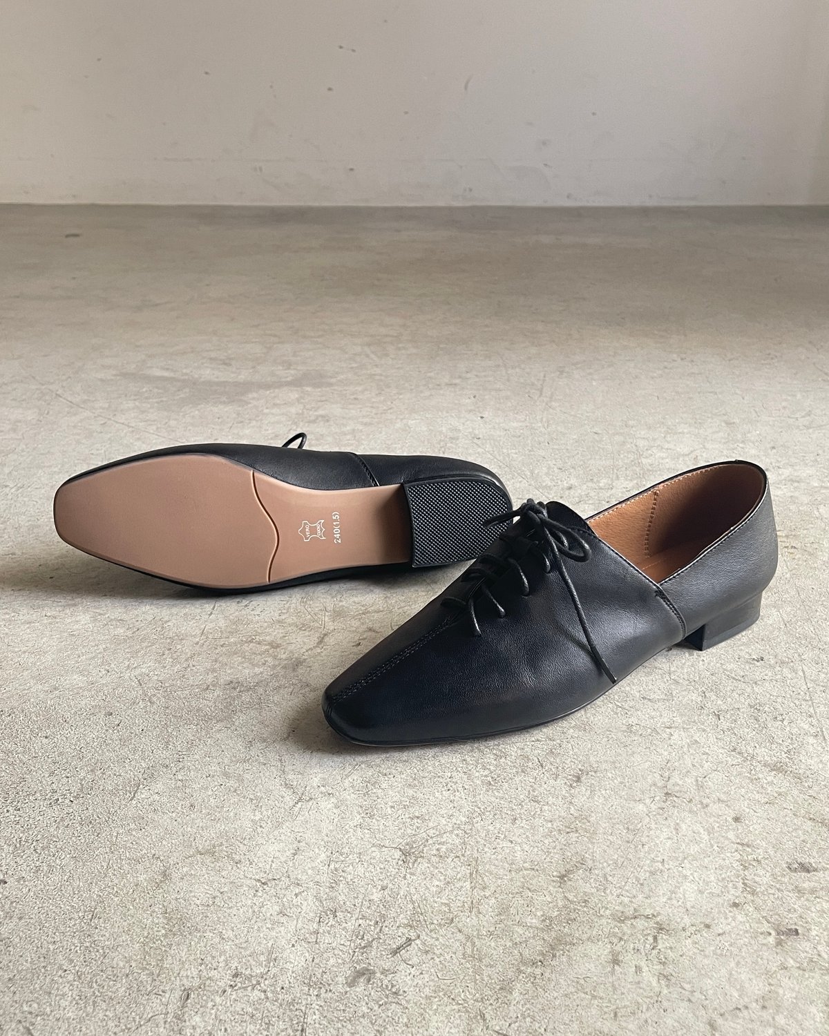 靴 Lace Design Low-Top Leather Shoes NA891 Zipper Black Sneaker in Full Deep Cut Leather with Lace-Up