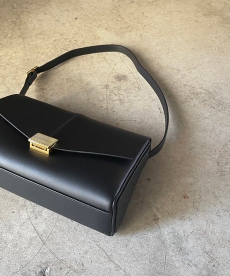 CENTER STITCH CLASSIC SHOULDER BAG