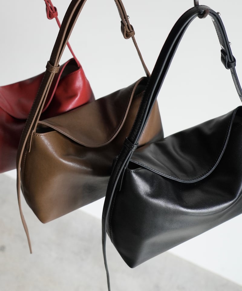 SOFT CURVE ADJUSTMENT BAG / 3color | JISTORY