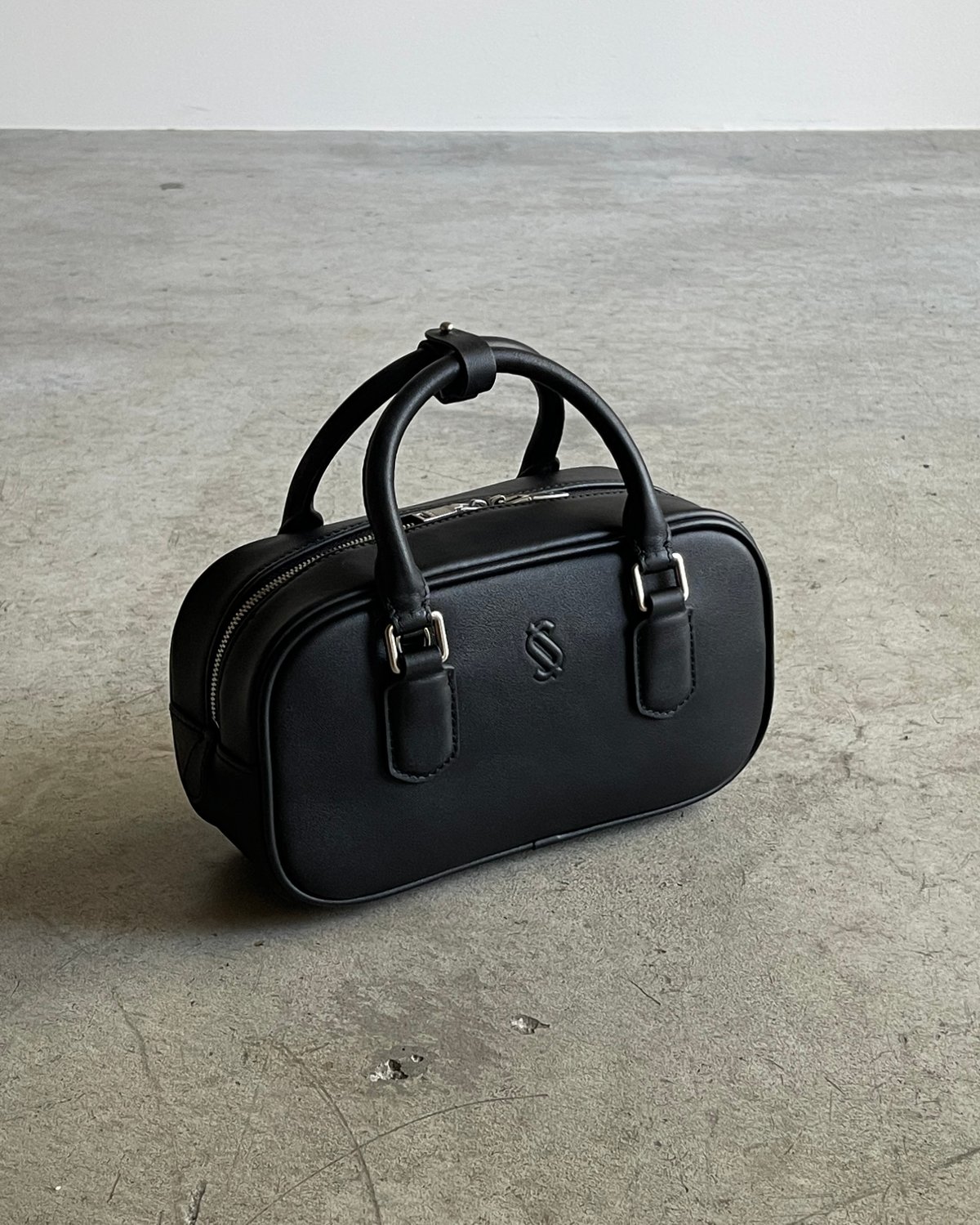 EMBOSS LOGO MINI BOSTON BAG | JISTORY EMBOSS LOGO MINI BOSTON BAG | JISTORY
