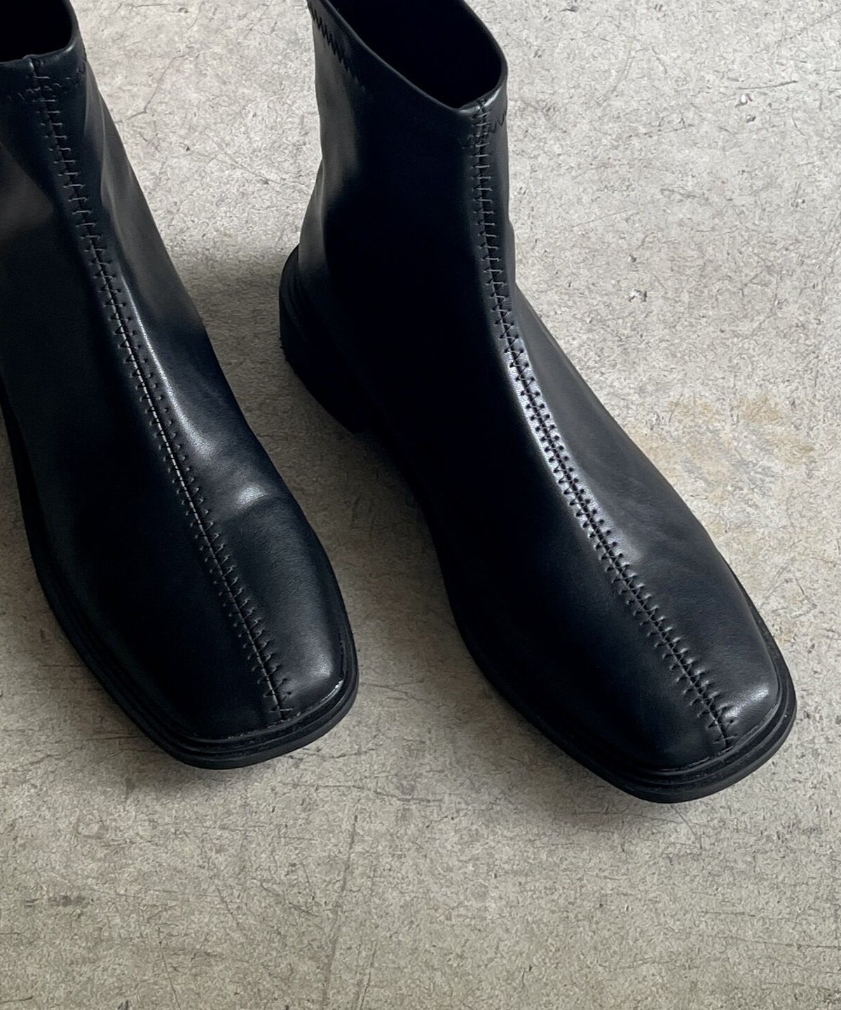 CENTER STITCH SQUARE TOE BOOTS | JISTORY