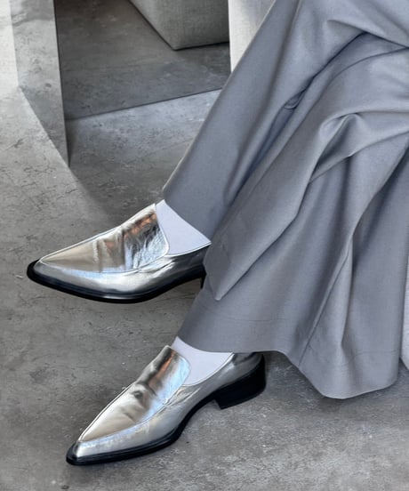 LEATHER POINTED TOE LOAFER / 2color