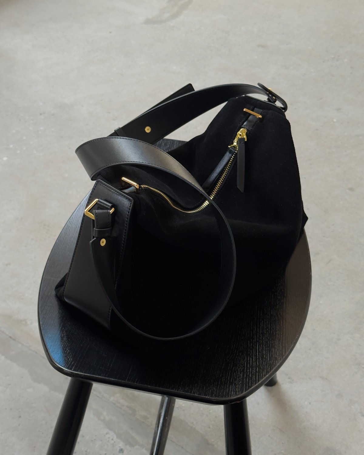 2WAY SUEDE SQUARE BAG | JISTORY