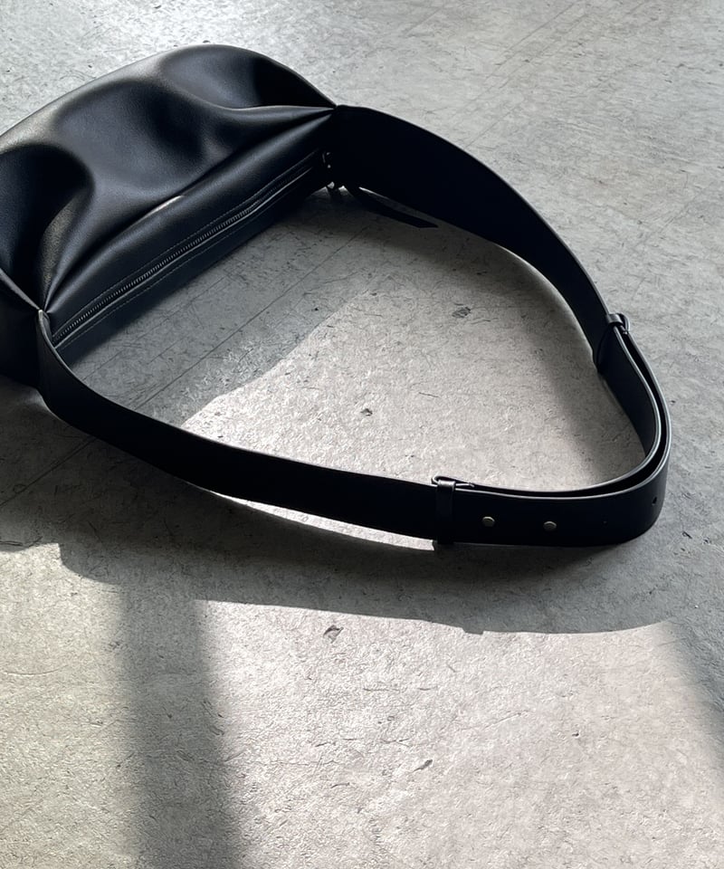 バッグ Moon A.P.C.｜レザーハーフムーンバッグ“Demi-Lune” f61048-mt