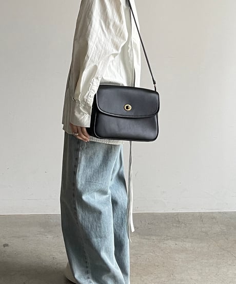 TURN LOCK SQUARE SHOULDER BAG