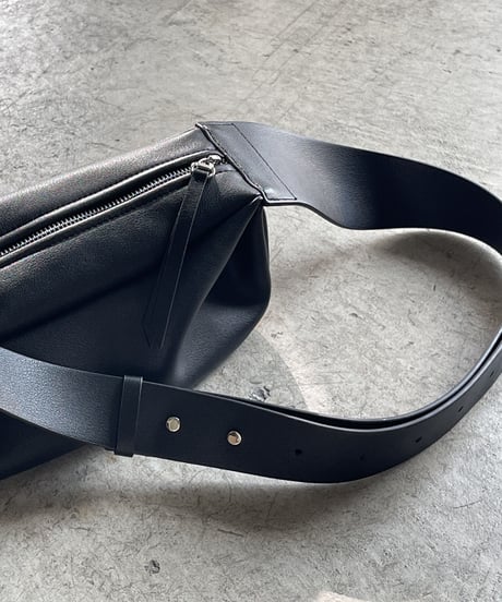 SOFT LEATHER HALF MOON BAG / 2color