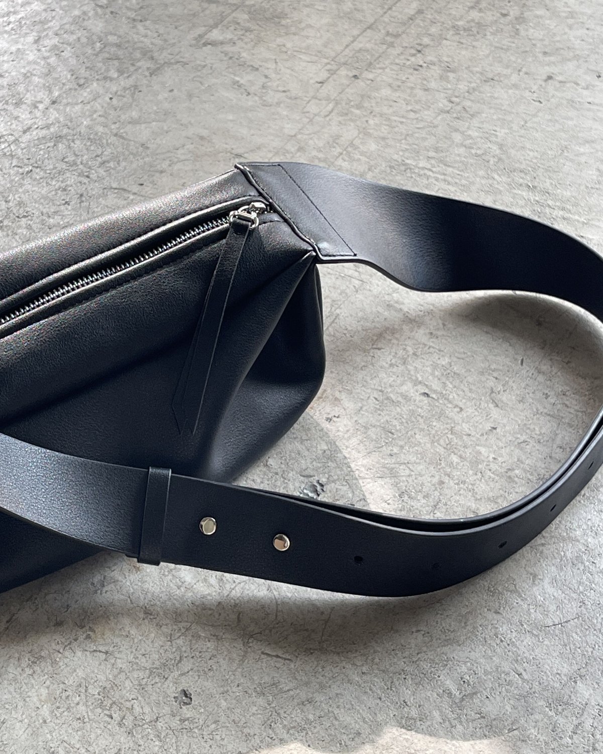 SOFT LEATHER HALF MOON BAG / 2color | JISTORY