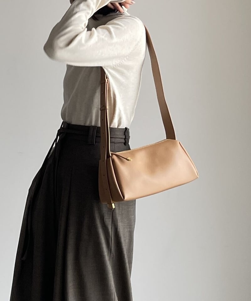 LEATHER ONE SHOULDER BAG【camel:即納 black:11月下旬入...