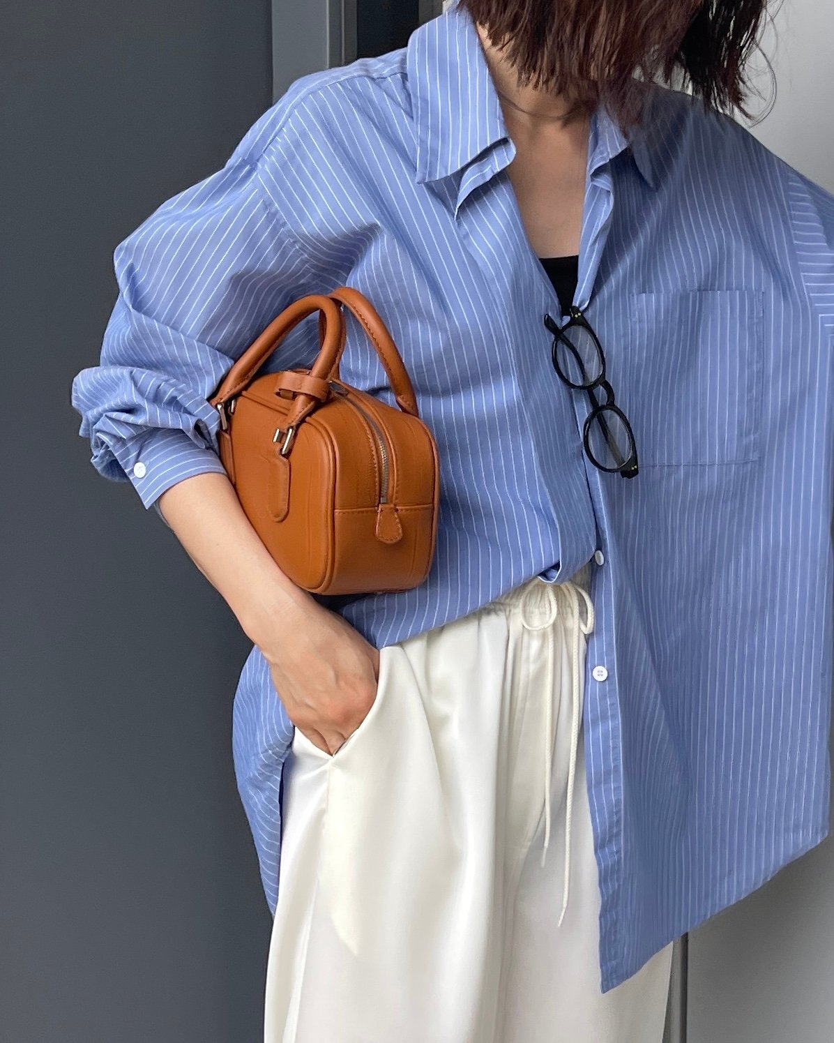EMBOSS LOGO MINI BOSTON BAG | JISTORY EMBOSS LOGO MINI BOSTON BAG | JISTORY