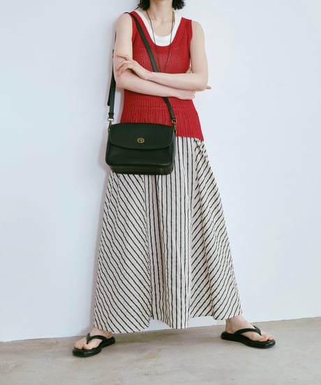 TURN LOCK SQUARE SHOULDER BAG