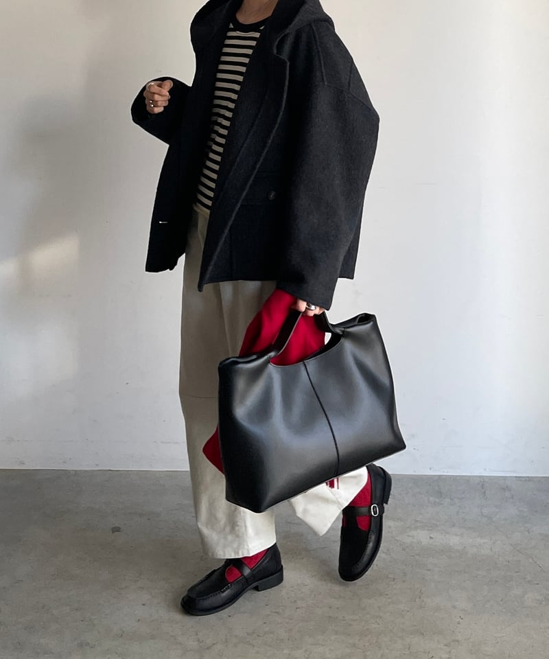 JISTORY 黒のレザートートバッグ FLAT HANDLE LEATHER TOTE BAG | JISTORY