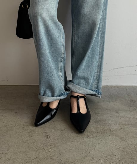 T-STRAP LOW HEEL SHOES