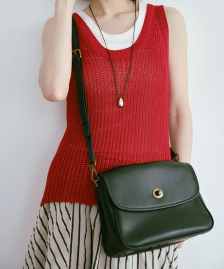 TURN LOCK SQUARE SHOULDER BAG