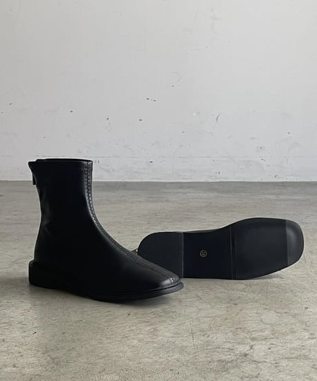 CENTER STITCH SQUARE TOE BOOTS