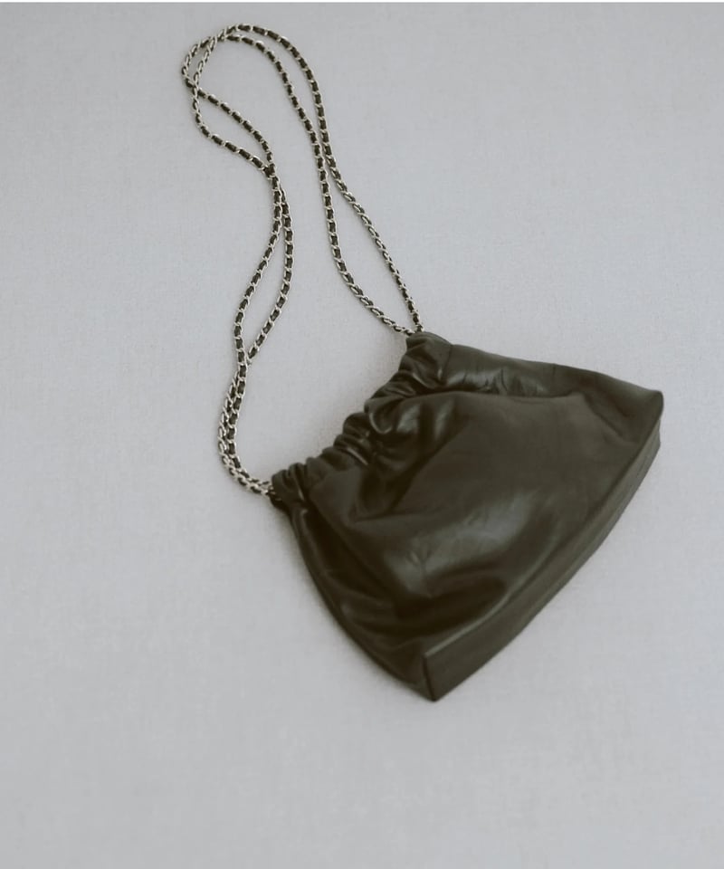 CHAIN SHOULDER WRINKLE BAG | JISTORY