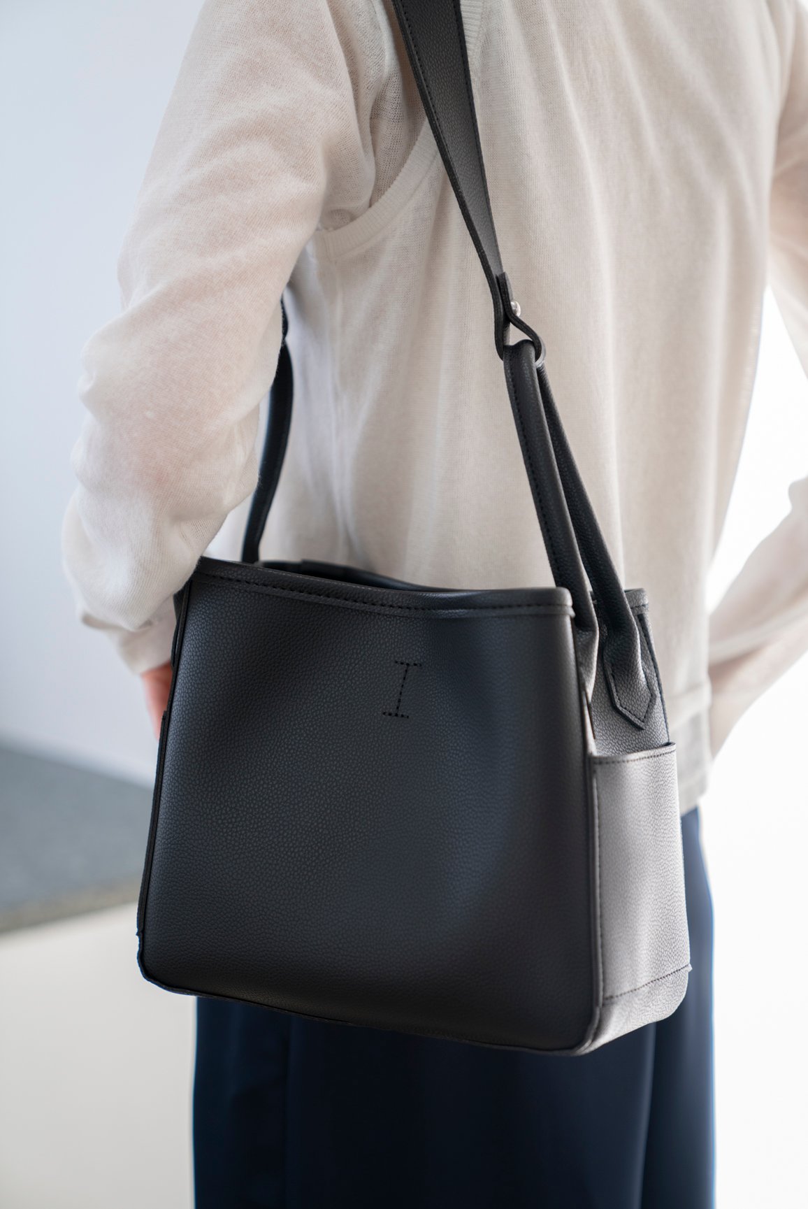 BUCKET SHOULDER BAG | JISTORY