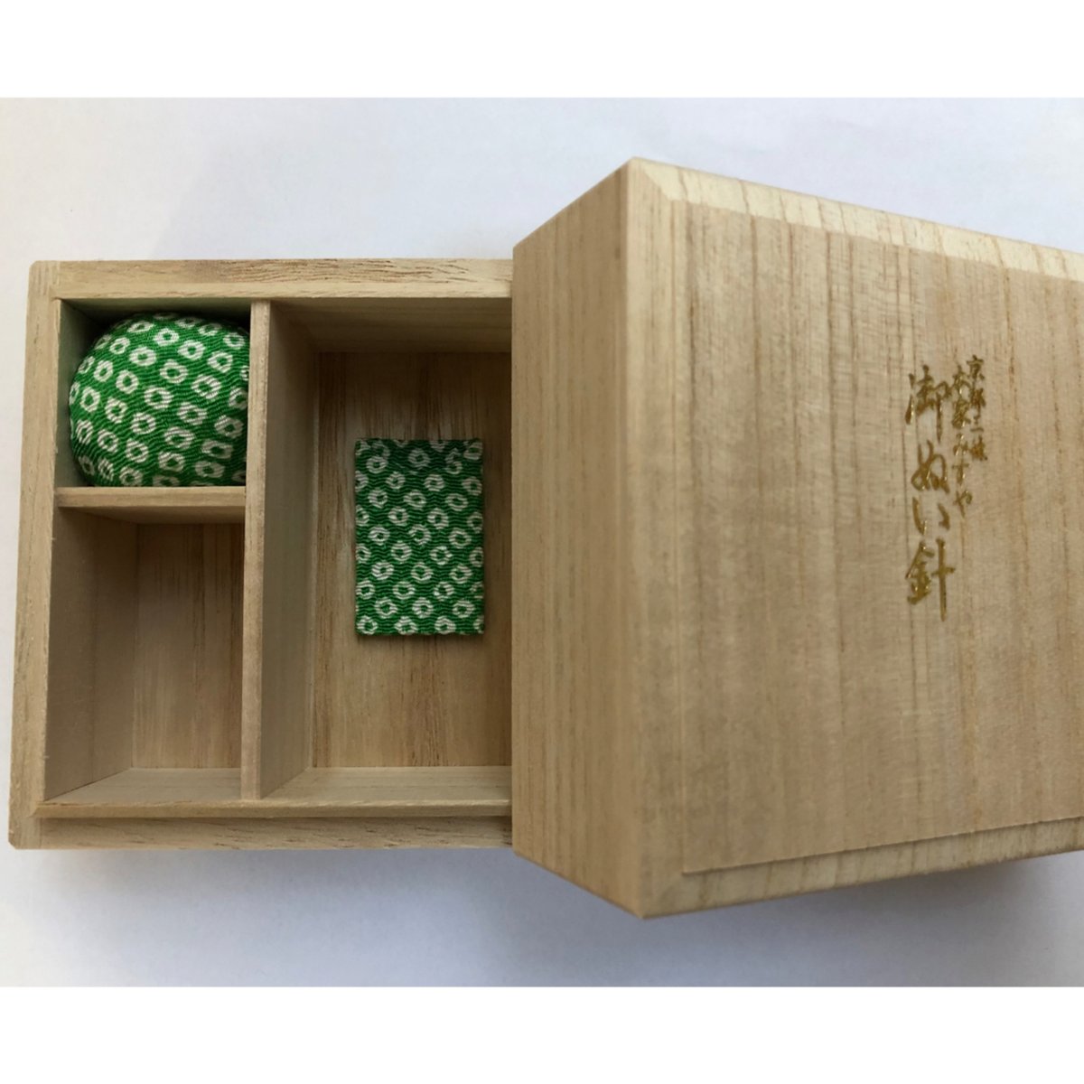中国　蝶刺繍　収納箱　宝石箱　N　R7501 匠宝石箱 京雅 / 父の日 プレゼント 初任給 アクセサリー入れ