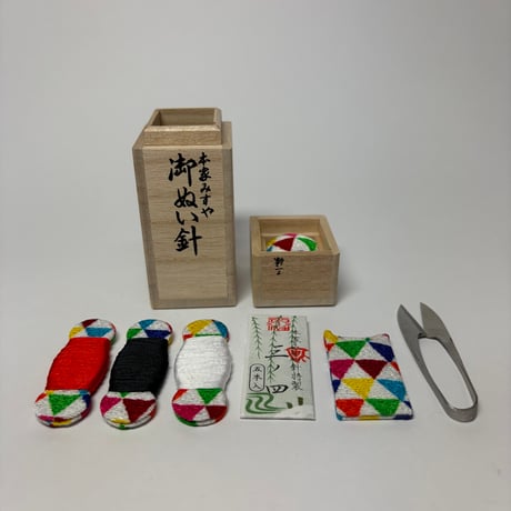 携帯お裁縫セット　ウロコ柄